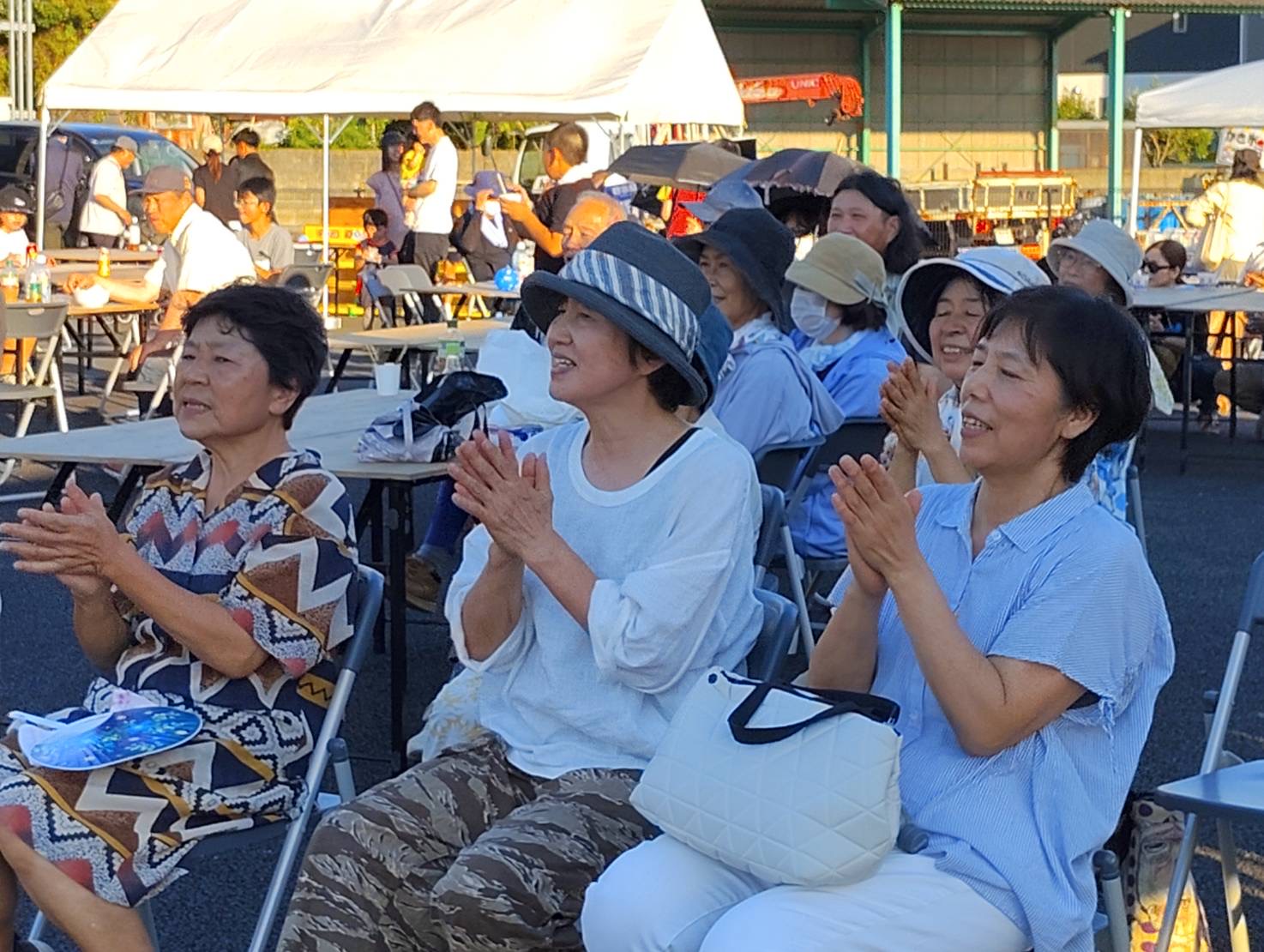 手拍子をして盛り上げてくださる生徒さんたち
